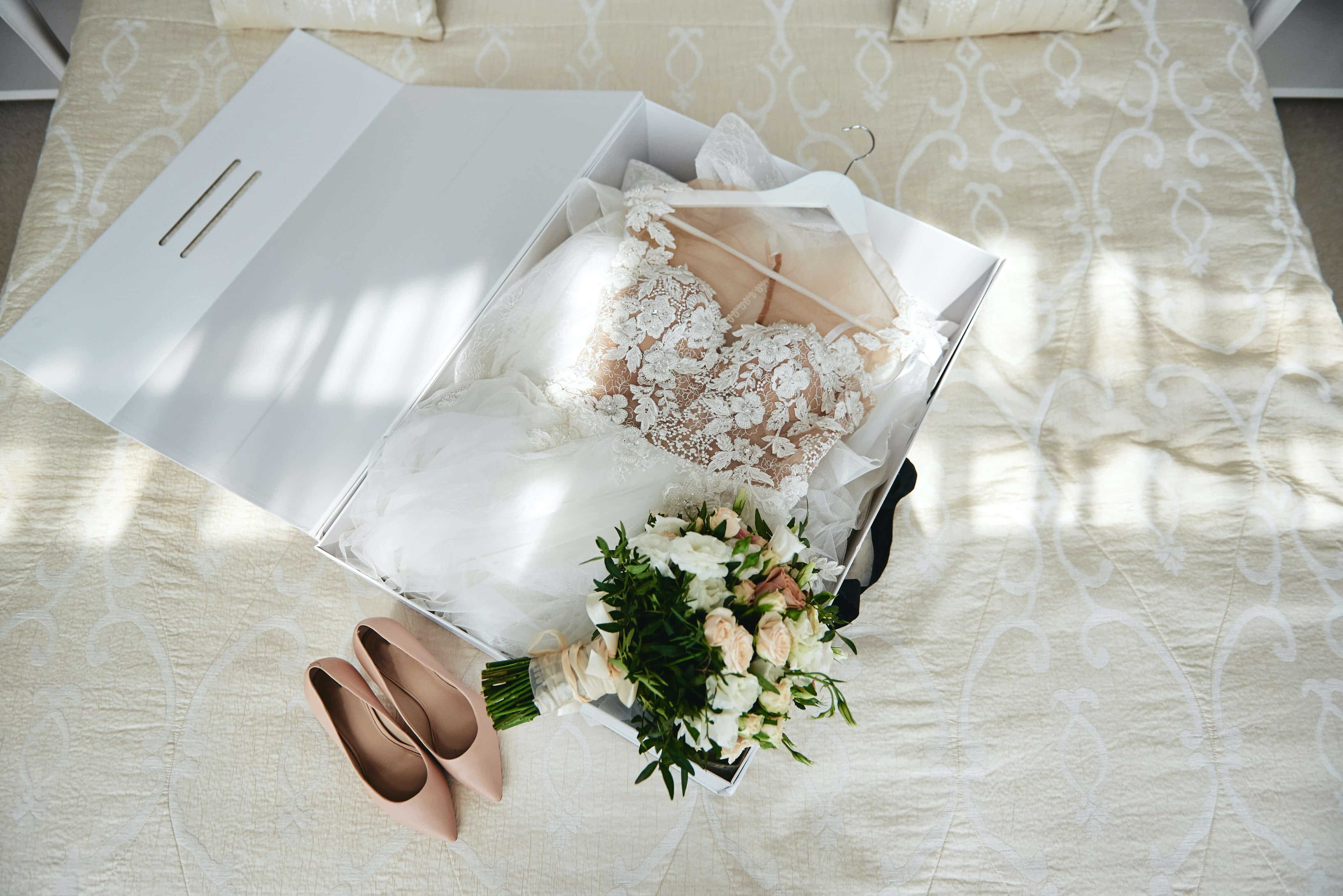 Wedding dress online box