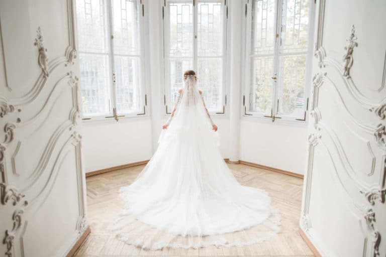 HW Veil Waltz-Length Bridal Veil Scattered with Pearls