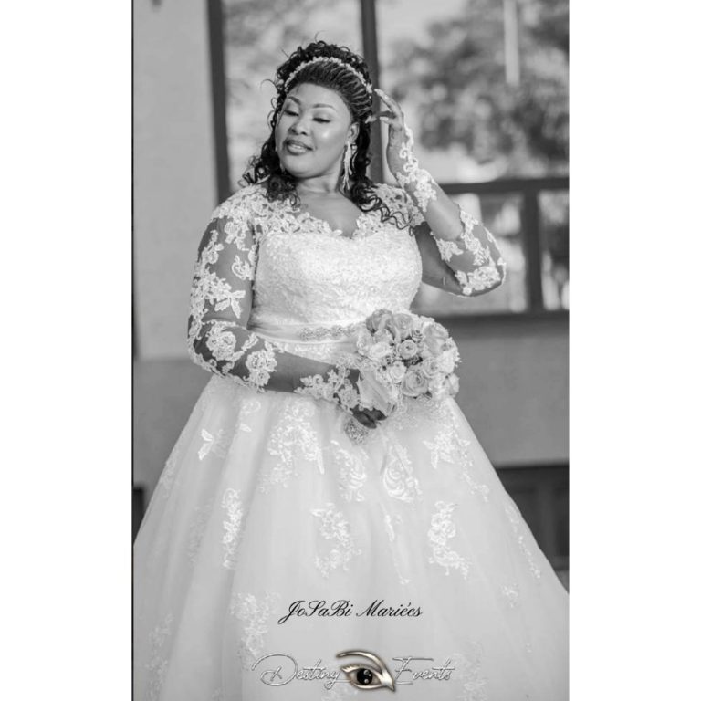 plus size luxury custom a line lace wedding dress