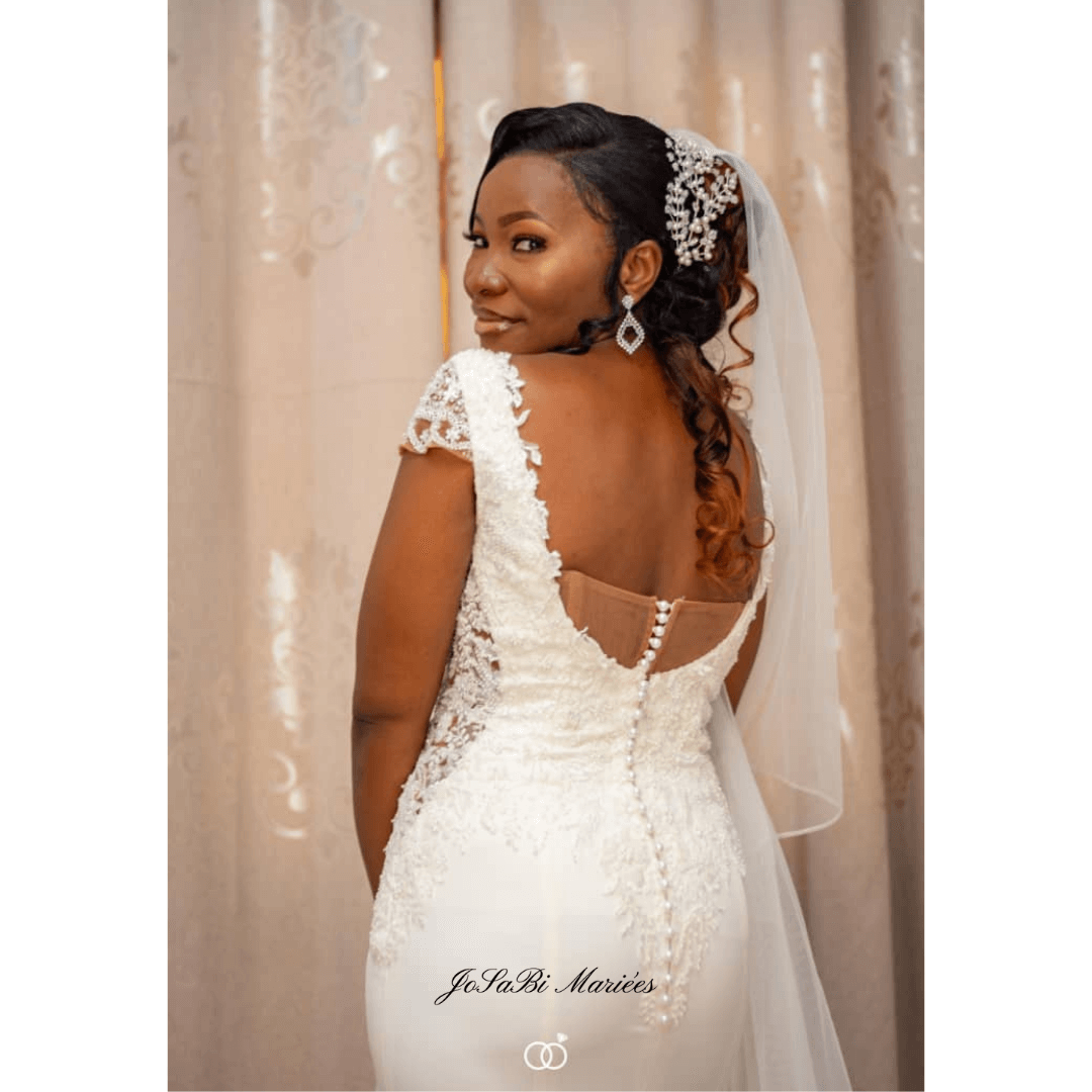 Classic and Detailed Crepe wedding Dress — Josabi Mariées