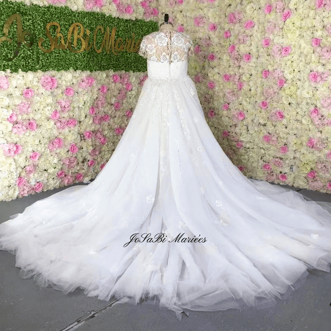 Detachable fit and flare wedding dress