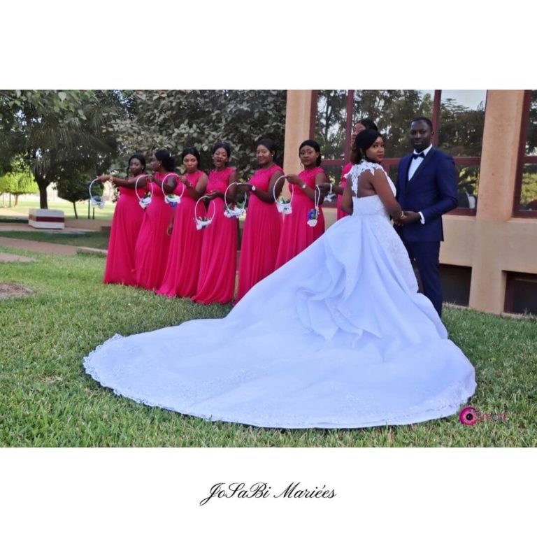 La robe de mariée détachable à volants