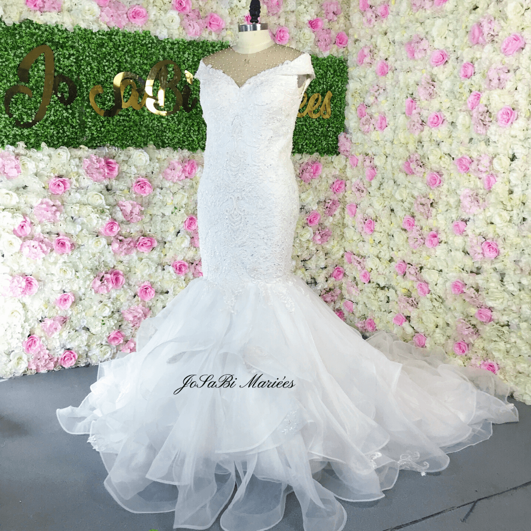 sleeveless wedding dress